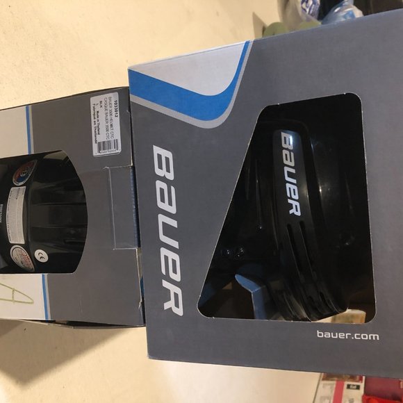 Skating Hockey Helmet - Picture 7 of 8